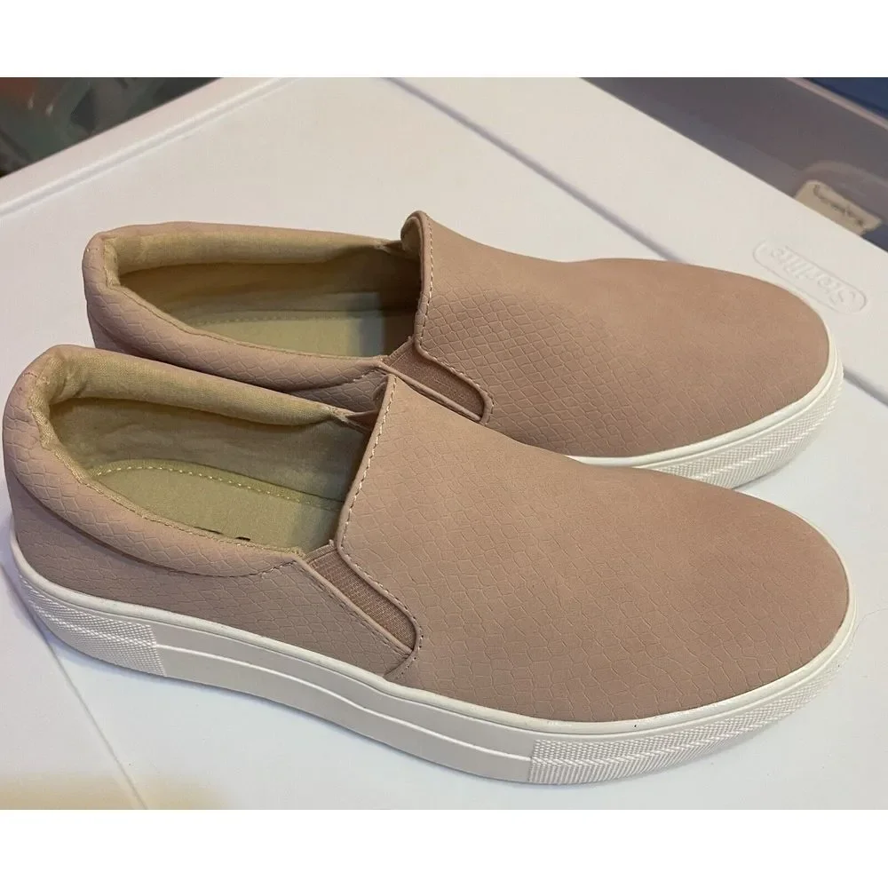 Soda Women's slip on shoes Boat Shoe,‎ Soft Insoles Sz 6.5